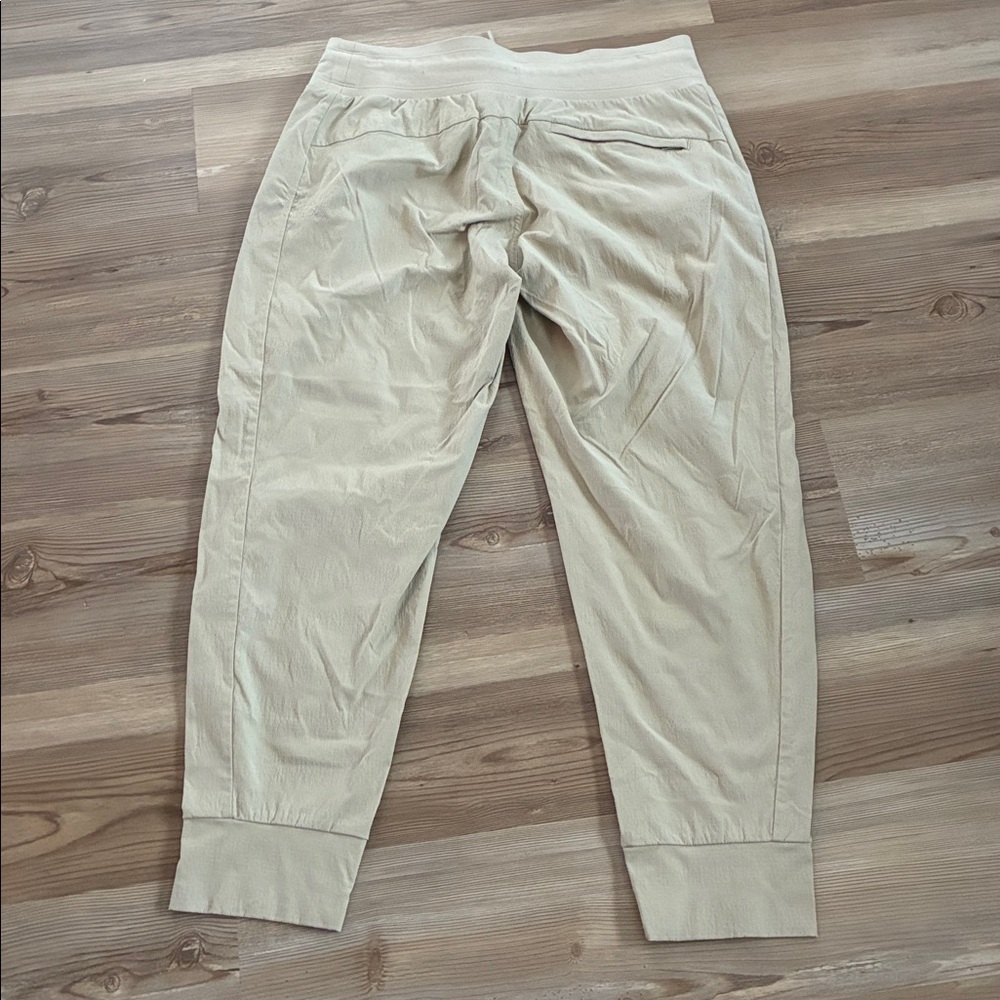 Athleta Trekkie North Jogger Pants Womens 6P Tan Khaki Hiking Athleisure Active - Picture 10 of 14